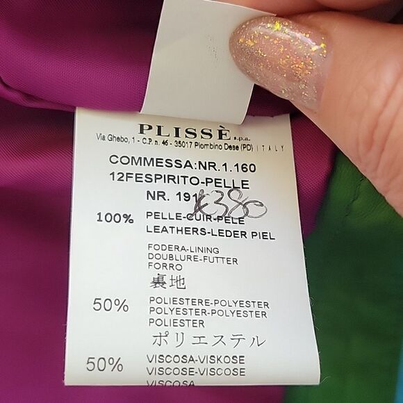 crop leather jacket, size marked 8, but actually between the sizes- 6/8 - Picture 9 of 12